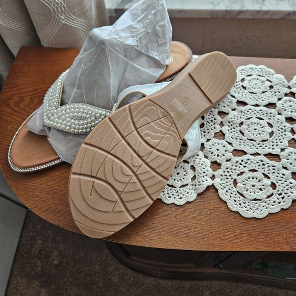 Elegant Pearl-Embellished White Sandals Sz 12 - Picture 5 of 6